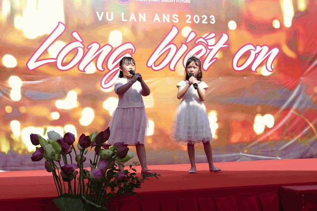 Diễn giả Trần Việt Quân nói về lòng biết ơn và đạo hiếu cho học sinh trong dịp lễ Vu lan   - Ảnh 1.