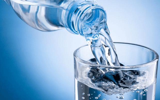 Bà mẹ 2 con tử vong sau khi uống gần 2 lít nước: Chuyên gia cảnh báo uống nước theo cách này sẽ trở thành 'chất độc' gây chết người - Ảnh 3.