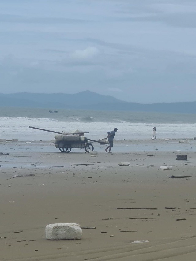 Quảng Ninh: Rác thải, phao xốp bủa vây bãi biển đẹp ở Cô Tô - Ảnh 7.