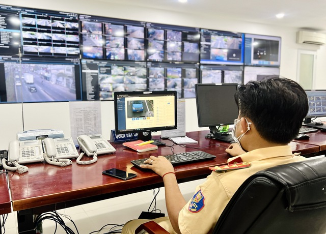 Từ 15/9, bố trí cảnh sát giao thông trực hệ thống camera giám sát 24/24 - Ảnh 2.