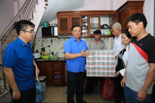 Vụ cháy chung cư mini ở Hà Nội: Lập điểm hỗ trợ nhà ở, thực phẩm miễn phí cho các nạn nhân - Ảnh 3.