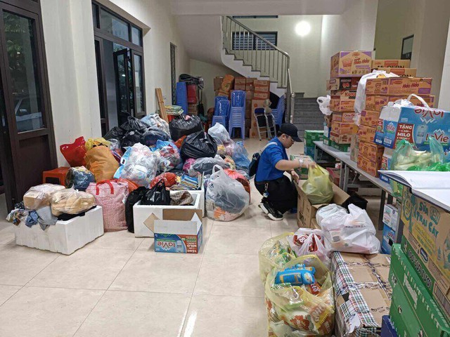 Vụ cháy chung cư mini ở Hà Nội: Lập điểm hỗ trợ nhà ở, thực phẩm miễn phí cho các nạn nhân - Ảnh 2.