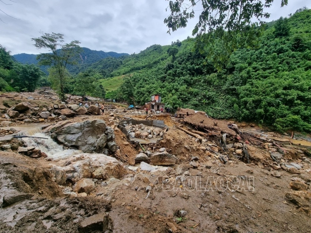 Hình ảnh hoang tàn lũ quét qua Lào Cai khiến nhiều thiệt mạng và mất tích - Ảnh 5.