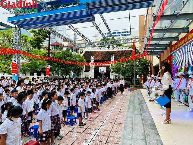 Hàng vạn học sinh, giáo viên quận Ba Đình quên góp ủng hộ các gia đình nạn nhân trong vụ cháy - Ảnh 12.