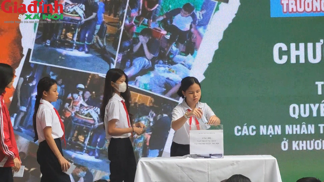 Hàng vạn học sinh, giáo viên quận Ba Đình quên góp ủng hộ các gia đình nạn nhân trong vụ cháy - Ảnh 9.