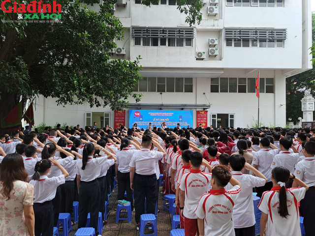 Hàng vạn học sinh, giáo viên quận Ba Đình quên góp ủng hộ các gia đình nạn nhân trong vụ cháy - Ảnh 8.