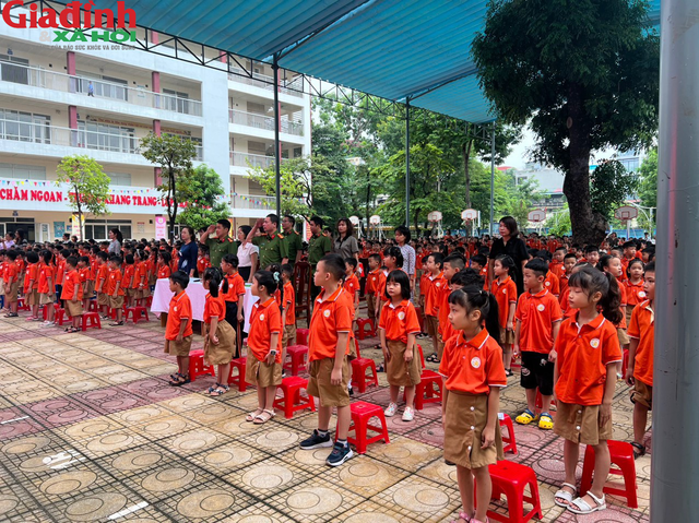 Hàng vạn học sinh, giáo viên quận Ba Đình quên góp ủng hộ các gia đình nạn nhân trong vụ cháy - Ảnh 7.