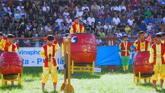 Nhiều du khách không vào được lễ hội Chọi trâu Đồ Sơn vì mua phải vé không gắn mã QR - Ảnh 12.