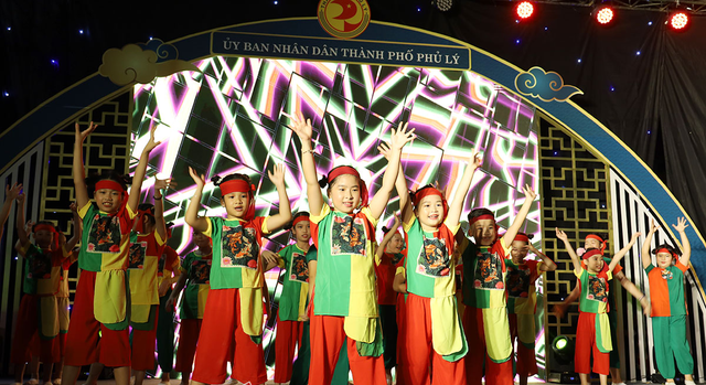 Xuất hiện đêm hội Thành Tuyên mang phiên bản Hà Nam khiến dân tình choáng ngợp - Ảnh 8.