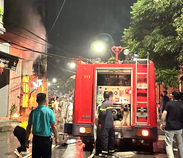 Hà Nội: Cháy một cửa hàng sửa chữa xe máy ở Thanh Oai - Ảnh 2.