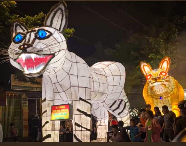 Lâm Đồng: Xuất hiện dàn mèo ‘giang hồ khét tiếng’ trong Lễ hội Trung thu khiến cộng đồng mạng choáng ngợp - Ảnh 9.