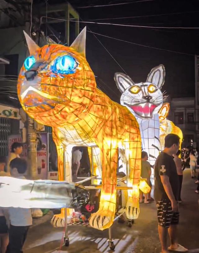 Lâm Đồng: Xuất hiện dàn mèo ‘giang hồ khét tiếng’ trong Lễ hội Trung thu khiến cộng đồng mạng choáng ngợp - Ảnh 7.