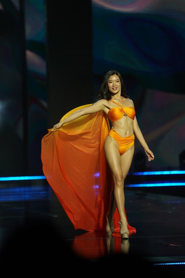 Top 18 Miss Universe Vietnam 2023 'đốt cháy' sân khấu đêm chung kết với phần thi áo tắm - Ảnh 9.