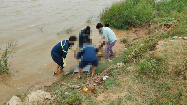 Tìm thấy thi thể nam thanh niên nghi nhảy cầu Bến Thủy  tự vẫn
 - Ảnh 1.