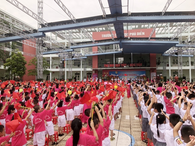 Hà Nội: Hàng triệu học sinh hân hoan dự lễ khai giảng năm học mới 2023-2024 - Ảnh 2.