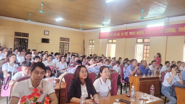Cộng đồng Nha khoa Việt trao tặng nhiều phần quà ý nghĩa “Cùng em đến trường” - Ảnh 6.
