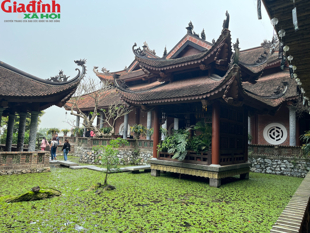 Hé lộ ngôi chùa cách Hà Nội 60km trong bộ ảnh cưới của Quang Hải và Chu Thanh Huyền - Ảnh 6.