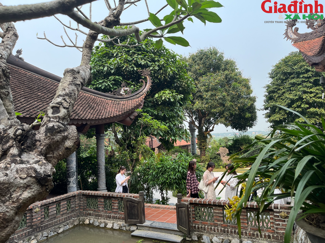 Hé lộ ngôi chùa cách Hà Nội 60km trong bộ ảnh cưới của Quang Hải và Chu Thanh Huyền - Ảnh 11.