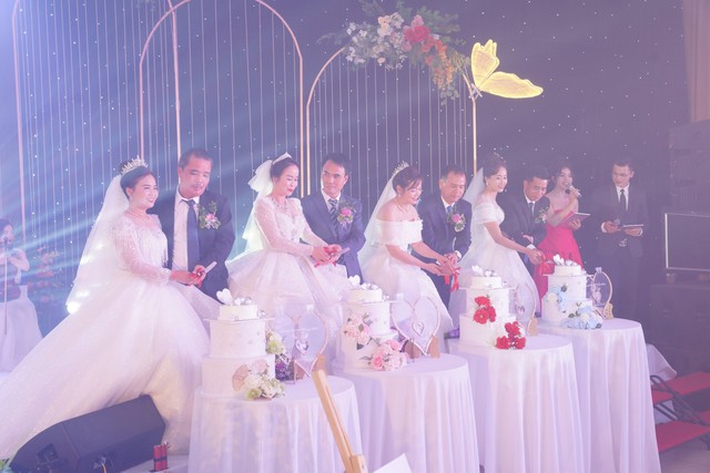 Đám cưới ngọc trai “gây sốt” ở Điện Biên của 8 cặp đôi U50 - Ảnh 6.