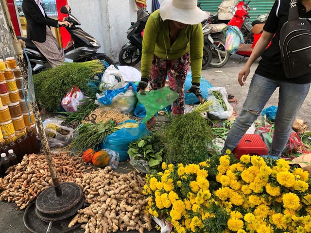 Mùi già xuống phố phục vụ người Hà Nội, giá bán chỉ từ 15.000 đồng/bó - Ảnh 2.