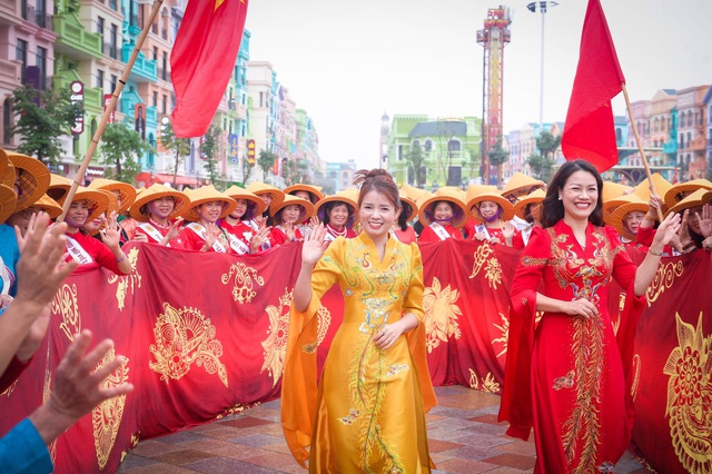 3.000 phụ nữ mặc áo dài xếp hình Rồng chào năm mới Giáp Thìn 2024

 - Ảnh 5.