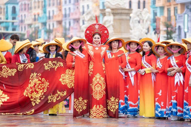 3.000 phụ nữ mặc áo dài xếp hình Rồng chào năm mới Giáp Thìn 2024

 - Ảnh 9.