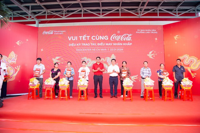 Coca-Cola Việt Nam mang Tết diệu kỳ đến hàng nghìn hoàn cảnh khó khăn khắp cả nước - Ảnh 1.
