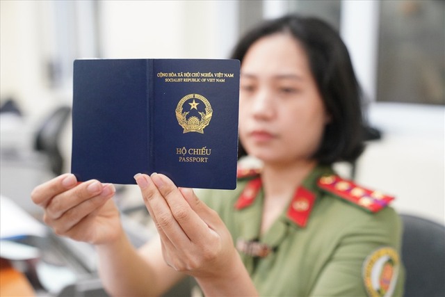 4 đối tượng này sẽ được cấp hộ chiếu (passport) mẫu mới theo thủ tục rút gọn - Ảnh 3.