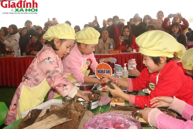 Tận mắt chứng kiến hàng trăm trẻ mầm non Hải Dương lần đầu tiên tự làm bánh Gai cổ truyền Ninh Giang - Ảnh 5.