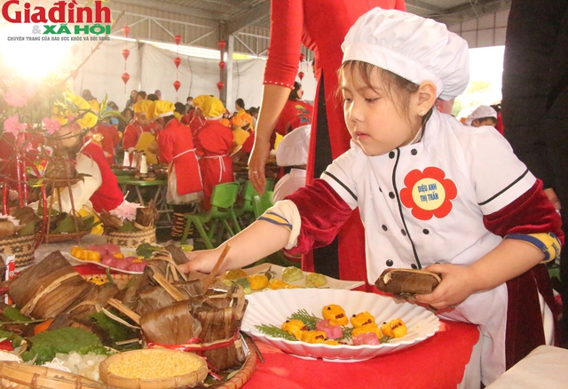 Tận mắt chứng kiến hàng trăm trẻ mầm non Hải Dương lần đầu tiên tự làm bánh Gai cổ truyền Ninh Giang - Ảnh 8.