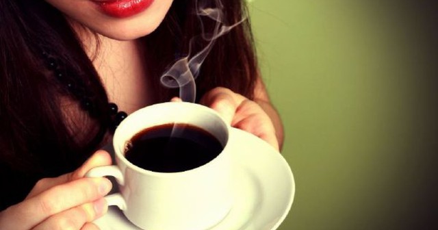Cô gái 21 tuổi mắc bệnh tim nguy hiểm vì sai lầm khi uống cà phê - Ảnh 2.