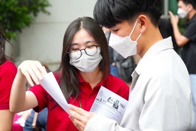 Loạt trường ĐH top bỏ xét tuyển học bạ: Bớt tình trạng chạy điểm, 'nương tay' - Ảnh 1.