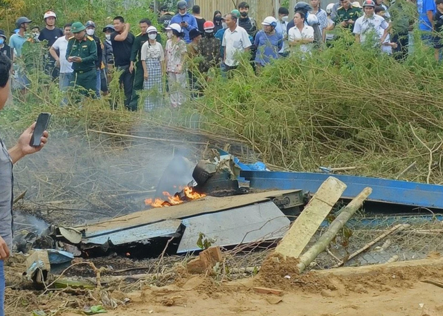Hiện trường vụ rơi máy bay quân sự ở Quảng Nam - Ảnh 5.