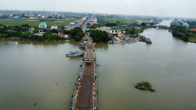 Sau sự cố bị đứt, cầu phao Ninh Cường ở Nam Định đã được nối và chờ ngày thông xe- Ảnh 5.