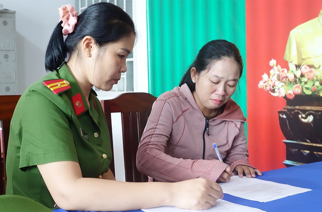 Bắt nhân viên chiếm đoạt hàng trăm triệu đồng của chủ cửa hàng nội thất - Ảnh 2.