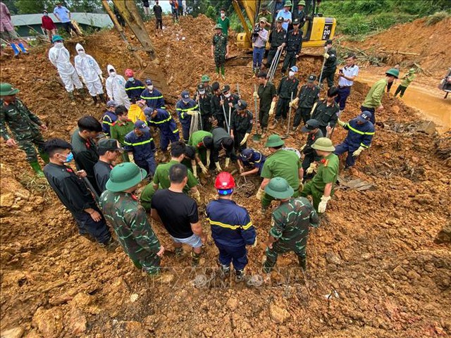 Hà Giang: Tìm thấy thi thể nạn nhân mất tích thứ 5 vụ sạt lở tại quốc lộ 2 - Ảnh 2.