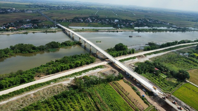 Hiện trạng cầu Bến Mới nối Nam Định - Ninh Bình chuẩn bị thông xe trong tháng 10- Ảnh 1.