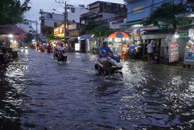 Tin sáng 11/11: Vẻ đẹp trai của nam sinh trường ĐHSP khiến cư dân mạng 'nổi sóng'; Biển Đông đón 3 cơn bão liên tiếp - Ảnh 5.