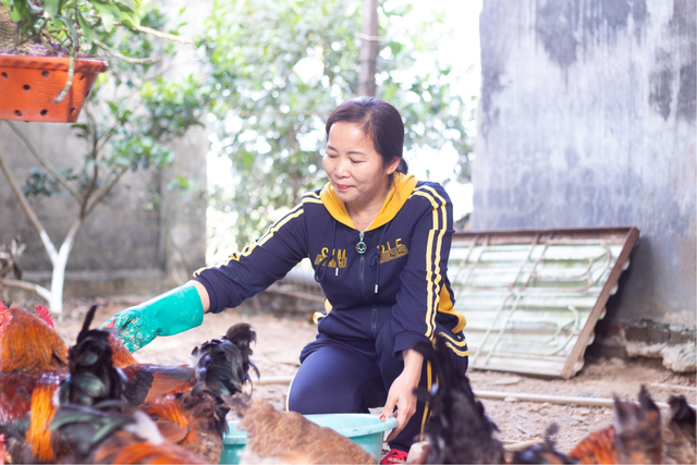 Công việc chăm sóc không lương tạo gánh nặng với phụ nữ- Ảnh 1.