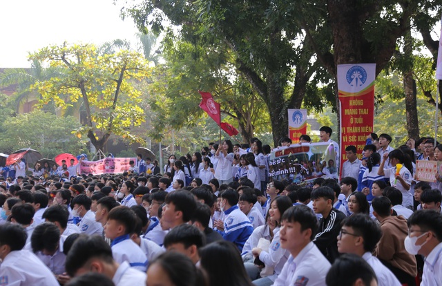 Sổi nổi hội thi rung chuông vàng tìm hiểu kiến thức về dân số, sức khỏe sinh sản vị thành niên, thanh niên - Ảnh 1.