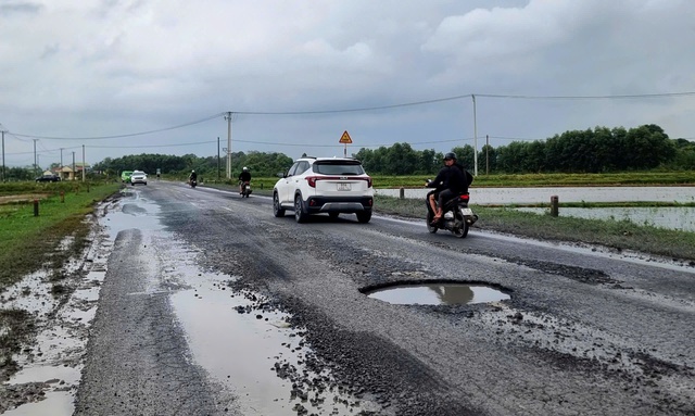 Hơn 3km đường ở Quảng Trị tiếp tục hư hỏng, xuống cấp- Ảnh 2.