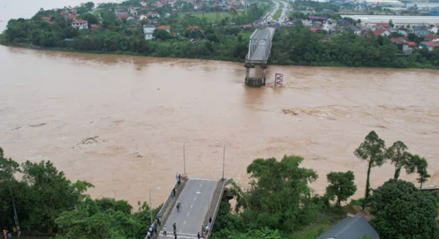 Thông tin mới nhất về nạn nhân mất tích vụ sập cầu Phong Châu (Phú Thọ) - Ảnh 2.