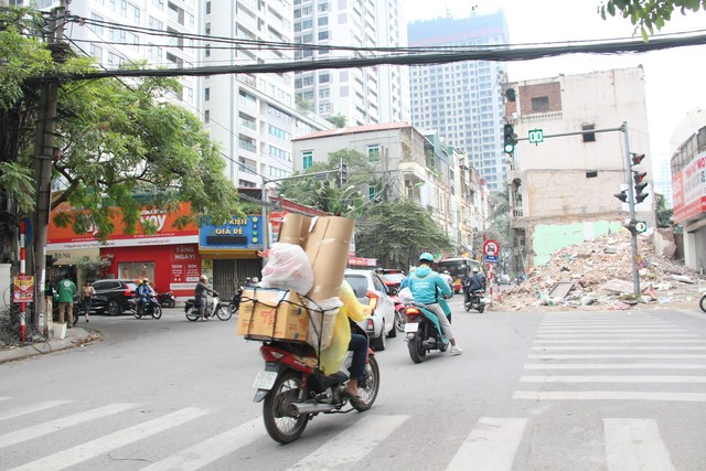 Cận cảnh loạt công trình đang giải tỏa, chuẩn bị mở rộng đường Nguyễn Tuân ở Hà Nội - Ảnh 16.