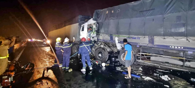 4 xe tải tông nhau trên cao tốc Vĩnh Hảo-Phan Thiết, một tài xế t.ử v.o.n.g - Ảnh 3.