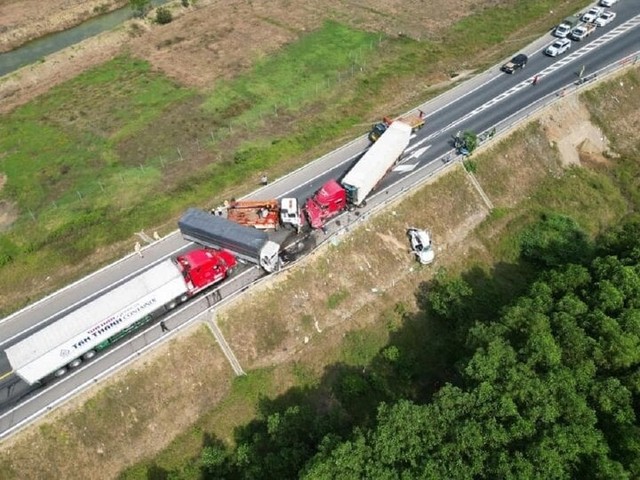 22 ngày xảy ra 2 vụ tai nạn đặc biệt nghiêm trọng trên cao tốc Cam Lộ - La Sơn - Ảnh 3.