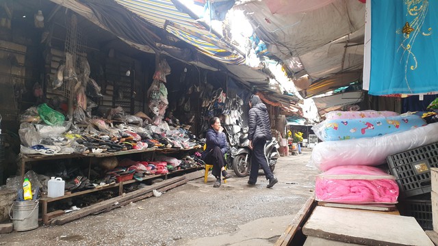 Nhường mặt bằng cho dự án đường nghìn tỷ ở Hà Nội, chợ Mai Động tan hoang như gặp 'bão'- Ảnh 10.