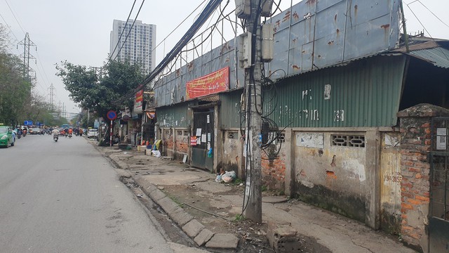 Nhường mặt bằng cho dự án đường nghìn tỷ ở Hà Nội, chợ Mai Động tan hoang như gặp 'bão'- Ảnh 2.