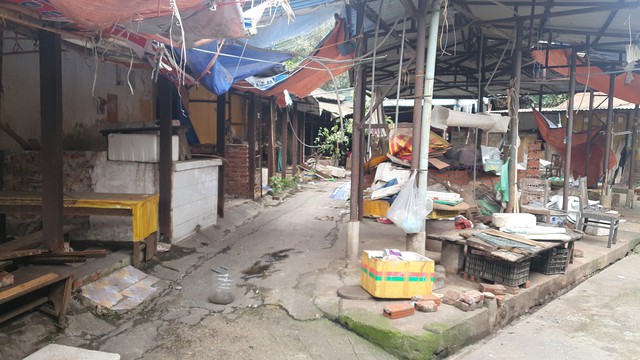 Nhường mặt bằng cho dự án đường nghìn tỷ ở Hà Nội, chợ Mai Động tan hoang như gặp 'bão'- Ảnh 8.