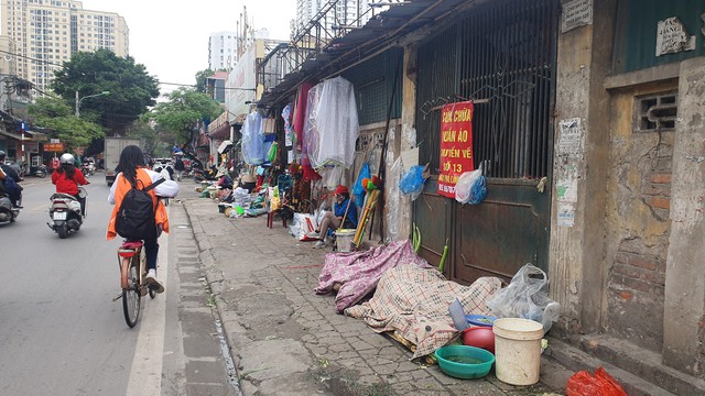 Nhường mặt bằng cho dự án đường nghìn tỷ ở Hà Nội, chợ Mai Động tan hoang như gặp 'bão'- Ảnh 16.