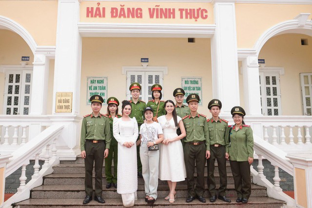 Mrs World Vietnam Bích Hạnh đồng hành thiện nguyện cùng các chiến sĩ công an, biên phòng- Ảnh 5.